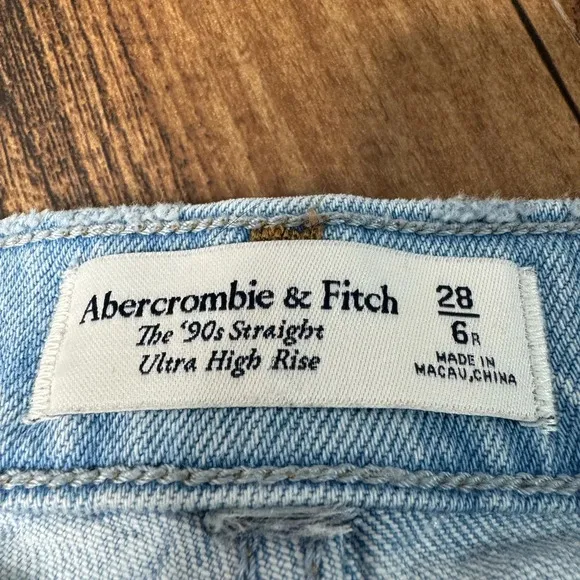 Abercrombie &amp; Fitch The 90s Striaght Ultra High Rise w Criss Cross Waistband