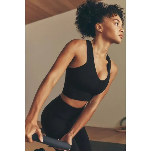 ALO Yoga Airbrush Real Bra Tank Top in Black
