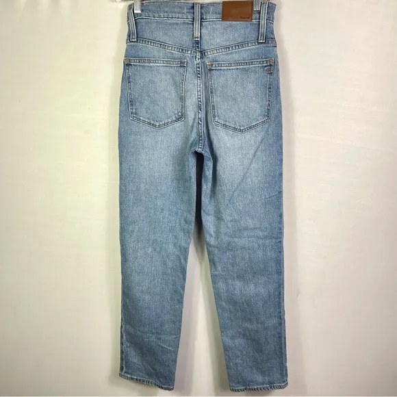 Classic Straight Jeans in Meadowland Wash