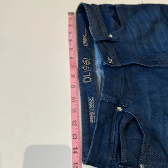 DL1961 Cindy Slim, Boot Cut Jeans, 4 Way Stretch, Dark Rinse, Size 28