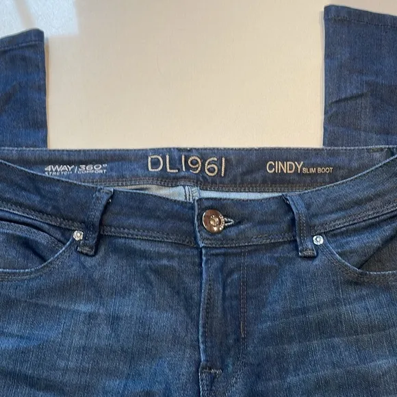 DL1961 Cindy Slim, Boot Cut Jeans, 4 Way Stretch, Dark Rinse, Size 28