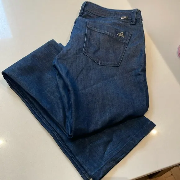 DL1961 Cindy Slim, Boot Cut Jeans, 4 Way Stretch, Dark Rinse, Size 28
