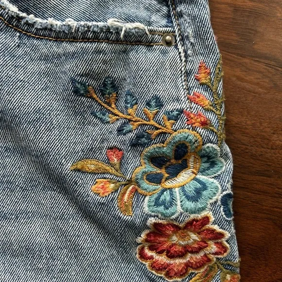 Driftwood Maui Goldie Shorts Floral Embroidered Flowers Denim Size 28 3”
