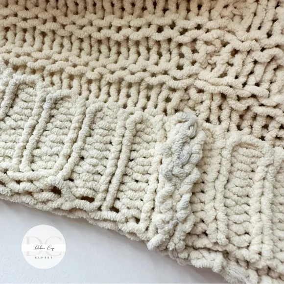 EXPRESS Cream Knit Sweater S
