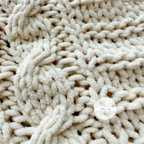 EXPRESS Cream Knit Sweater S