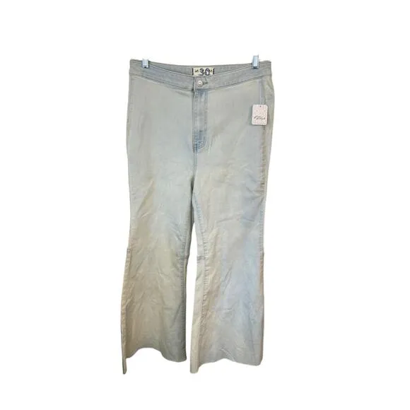 FREE PEOPLE NWT Light Wash High Rise Youthquake Cropped Flare Jeans Size 30