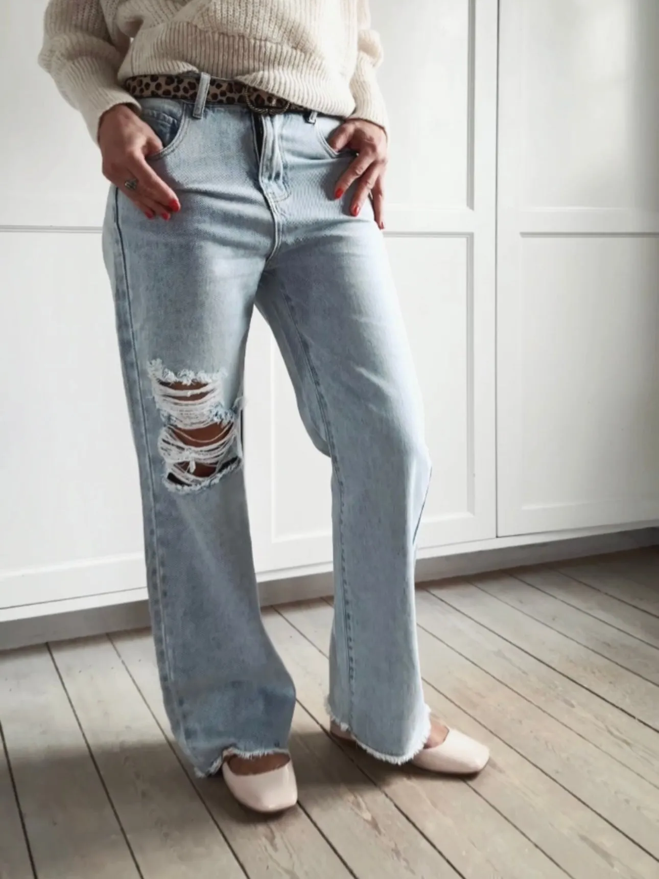 JEANS STRAIGHT MID WAIST RIPPED - LIGHT BLUE
