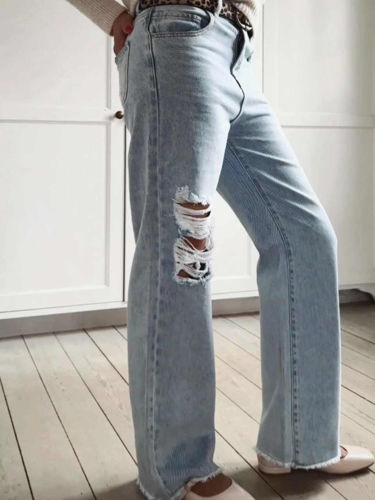 JEANS STRAIGHT MID WAIST RIPPED - LIGHT BLUE