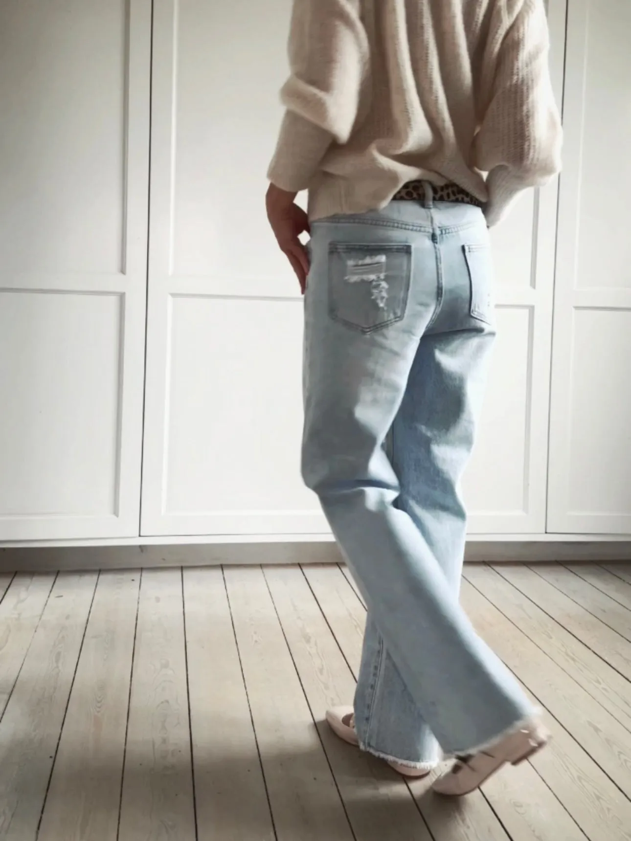 JEANS STRAIGHT MID WAIST RIPPED - LIGHT BLUE