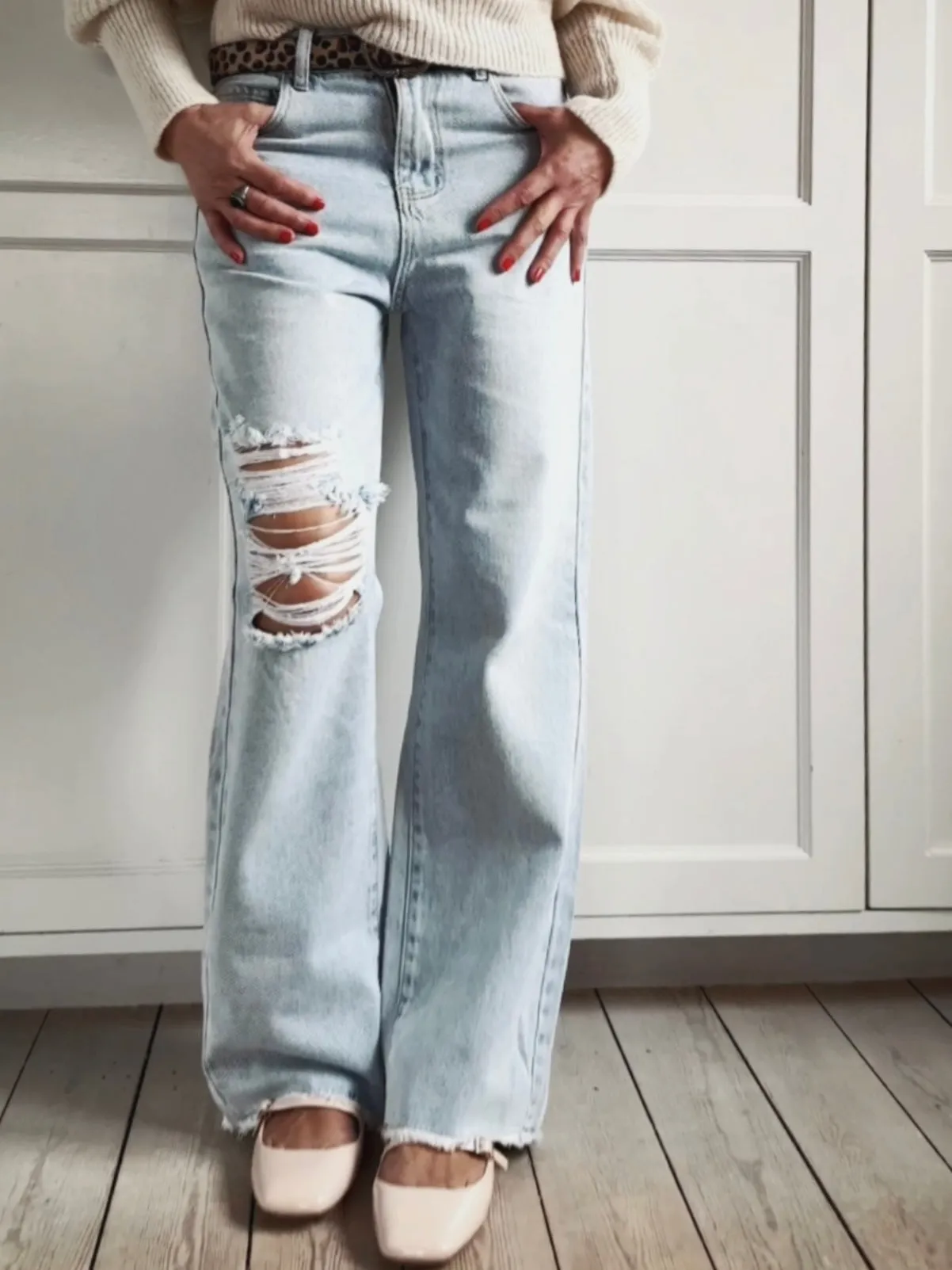 JEANS STRAIGHT MID WAIST RIPPED - LIGHT BLUE