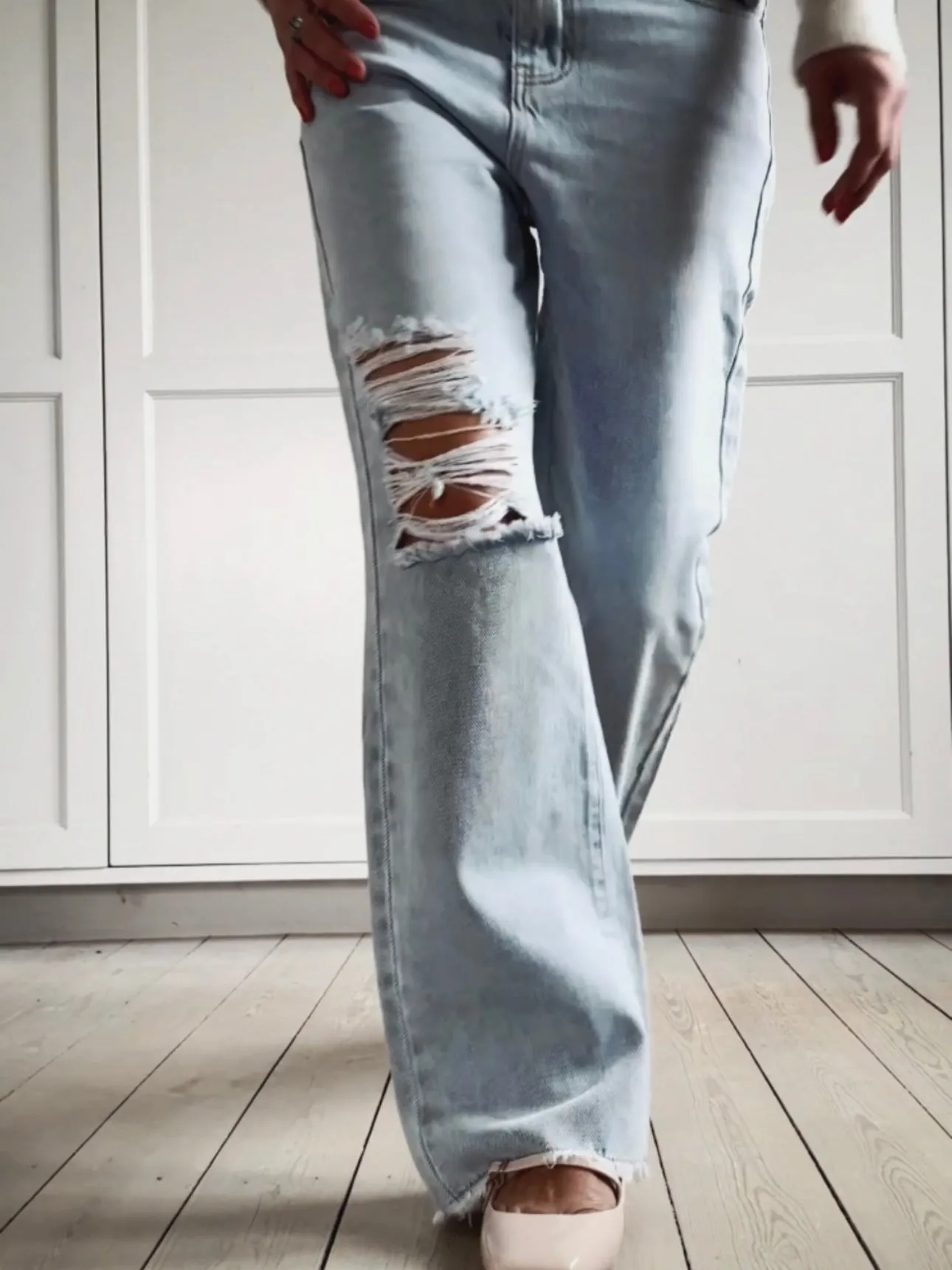 JEANS STRAIGHT MID WAIST RIPPED - LIGHT BLUE