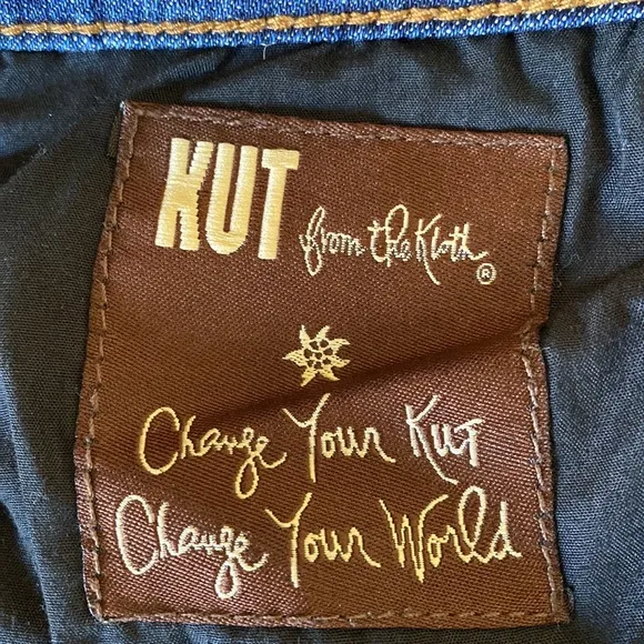 Kut from the Kloth cropped jeans🌊