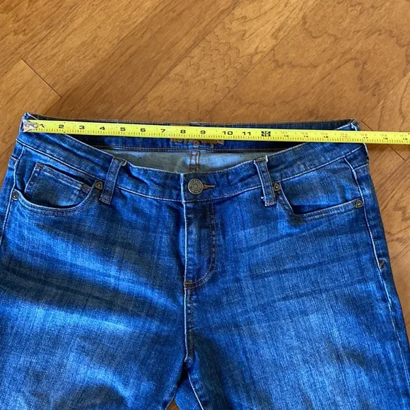 Kut from the Kloth cropped jeans🌊