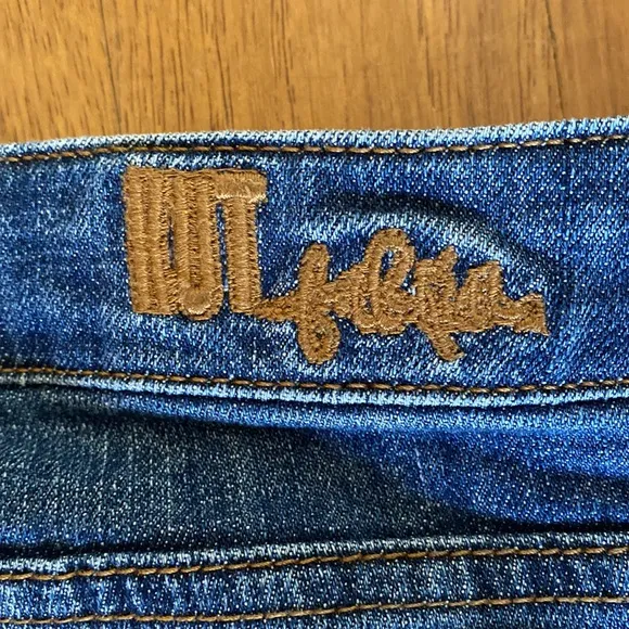 Kut from the Kloth cropped jeans🌊