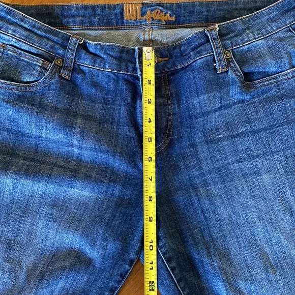 Kut from the Kloth cropped jeans🌊
