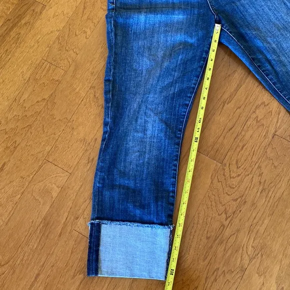 Kut from the Kloth cropped jeans🌊