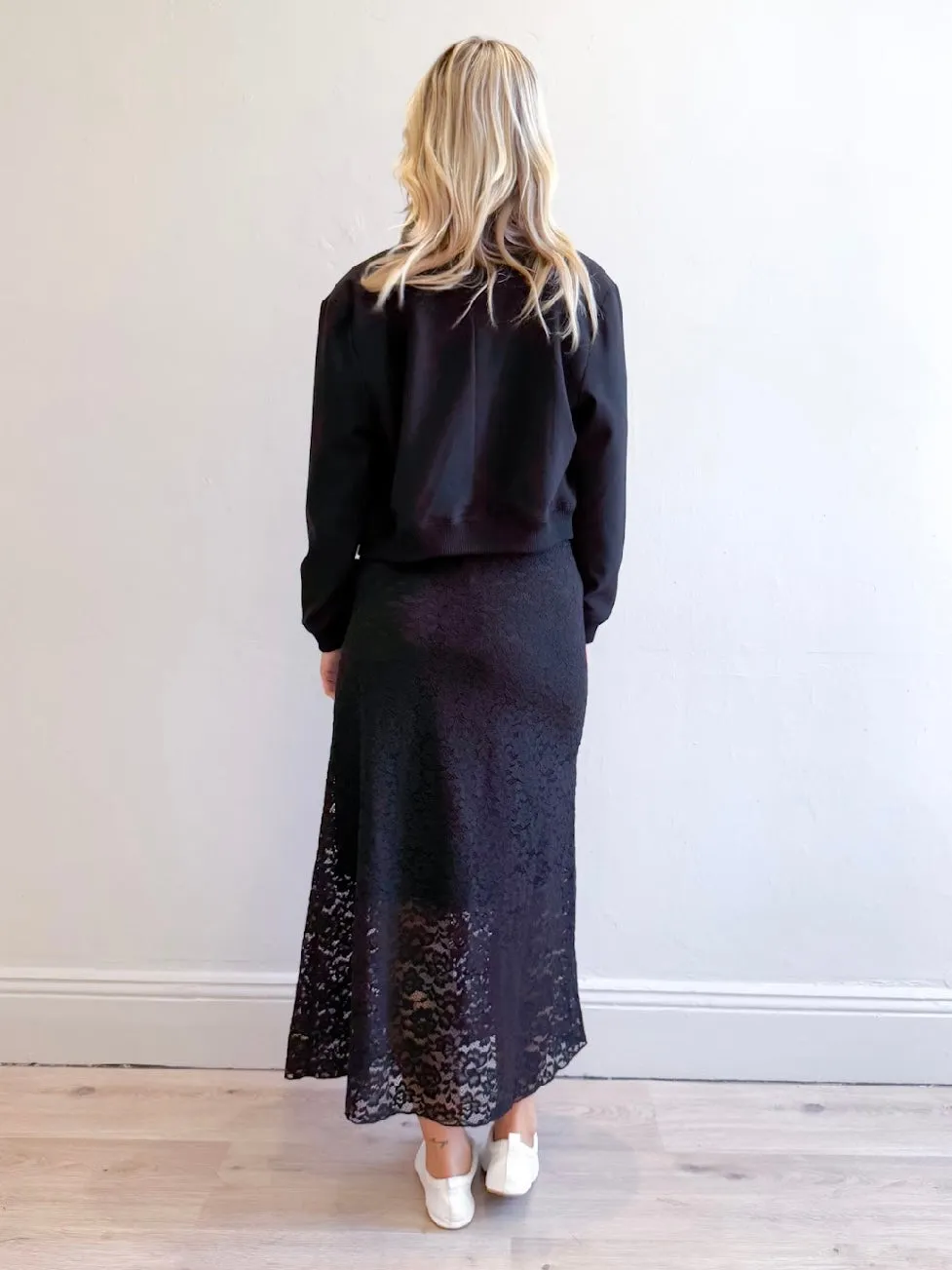 Lace Maxi Skirt : Black