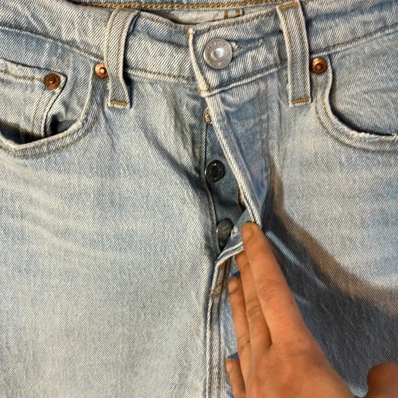 Levi’s Wedgie jeans icon fit size 28 button fly light wash