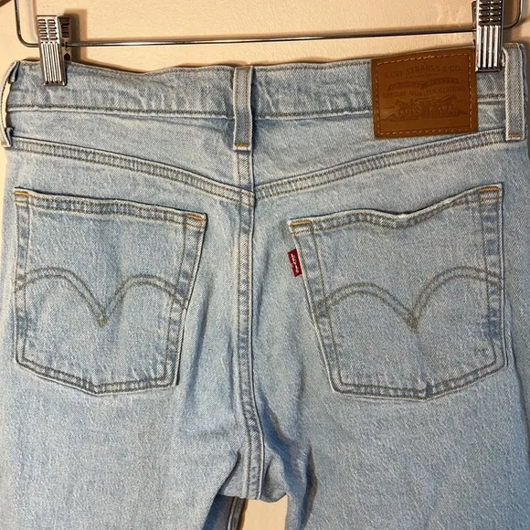 Levi’s Wedgie jeans icon fit size 28 button fly light wash