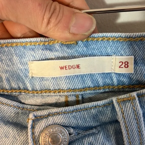 Levi’s Wedgie jeans icon fit size 28 button fly light wash
