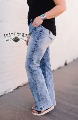 LIGHT WASH JEANS