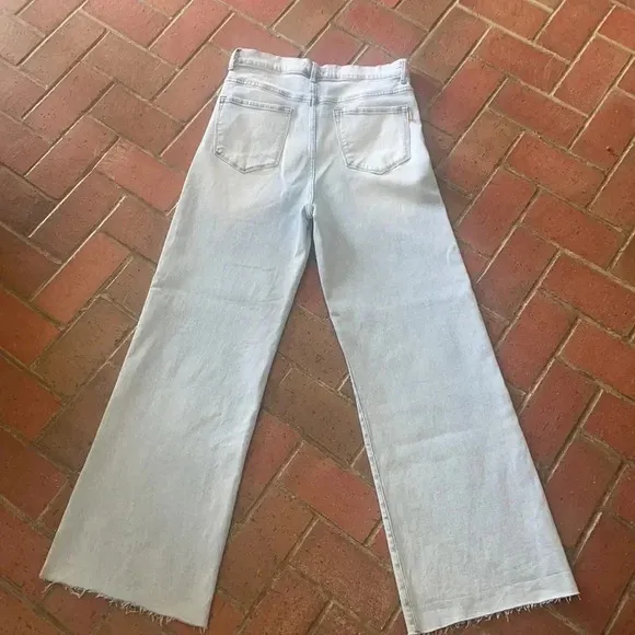 Light Wash Vibrant Jeans 30‎