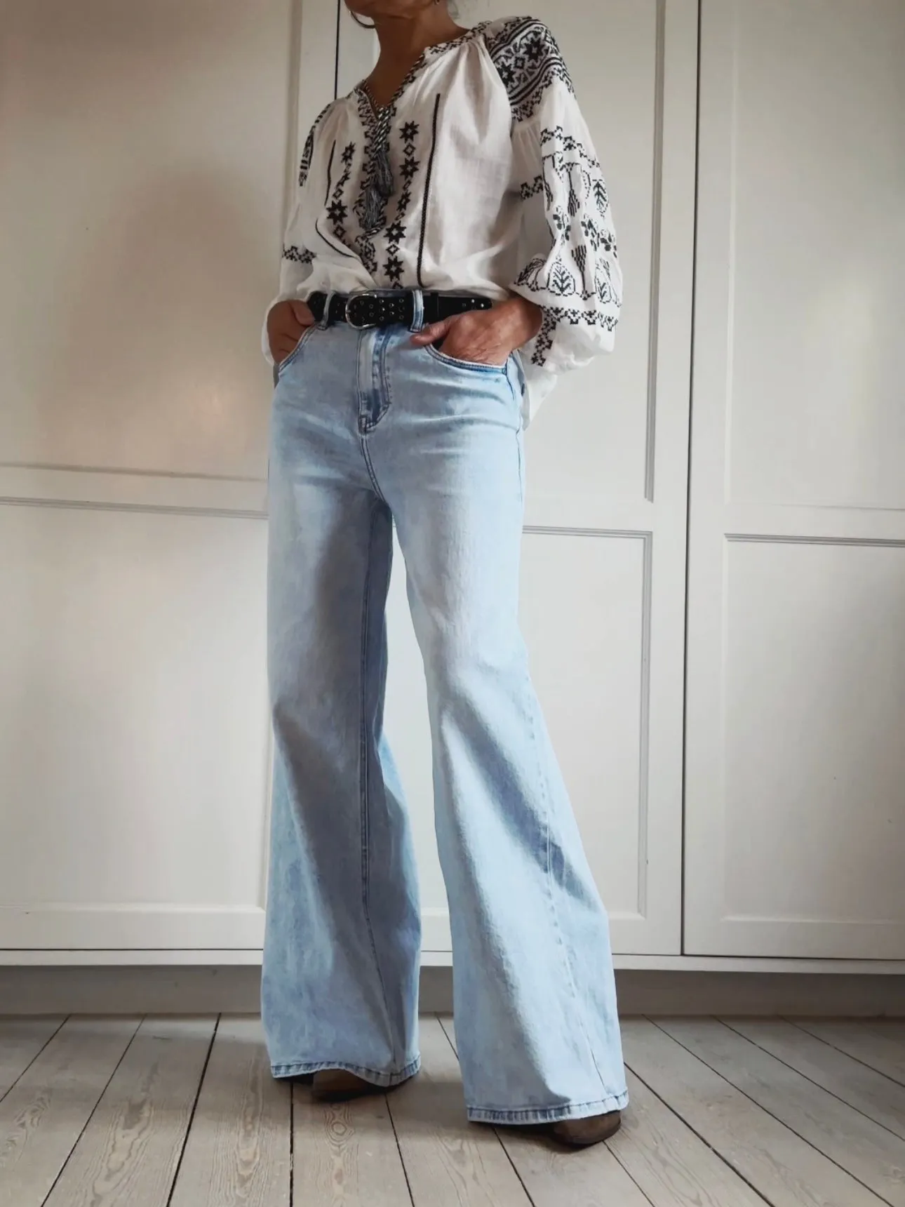 LOOSE JEANS MID WAIST STRAIGHT LEGS - LIGHT BLUE WASHED
