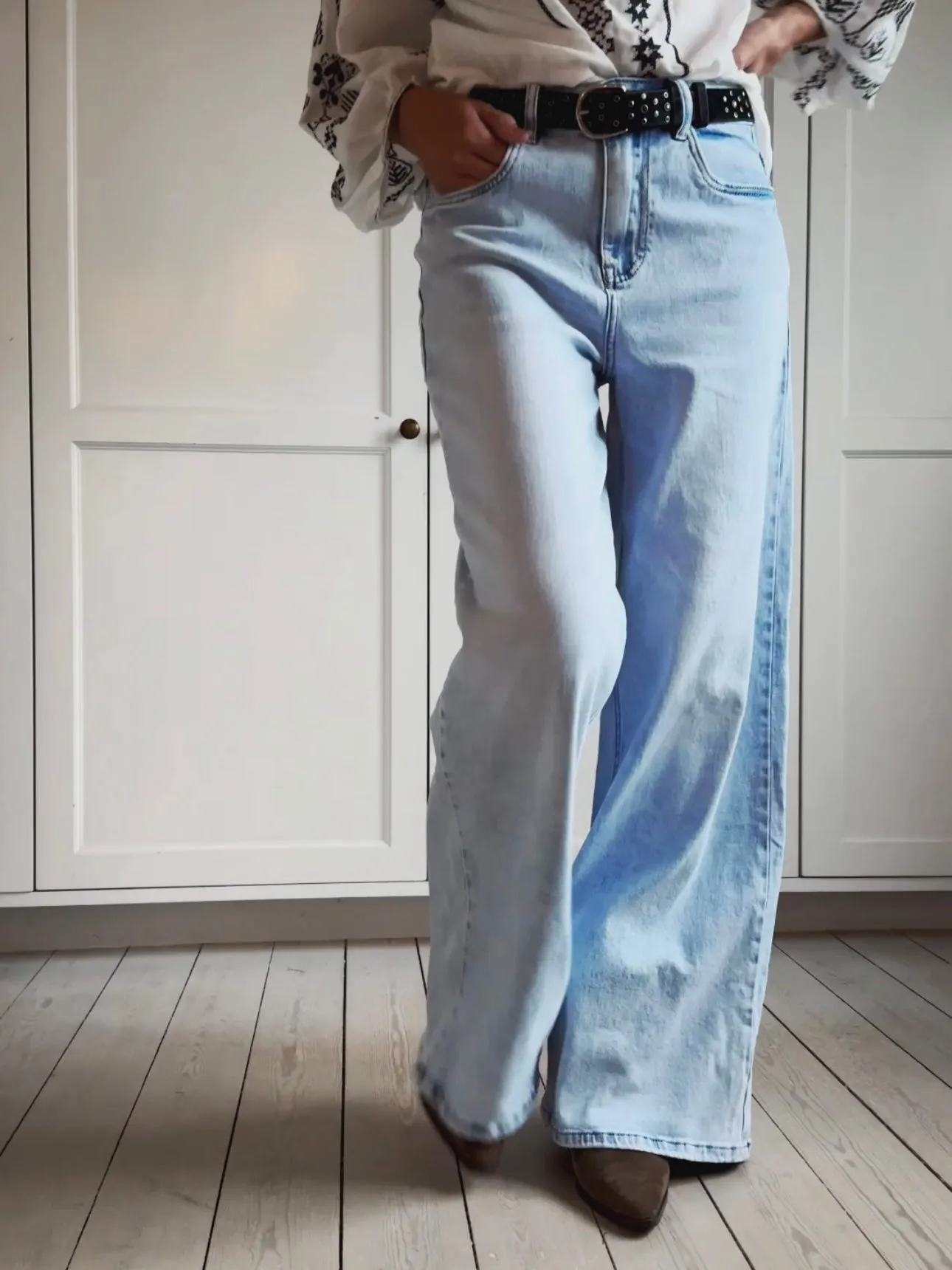LOOSE JEANS MID WAIST STRAIGHT LEGS - LIGHT BLUE WASHED