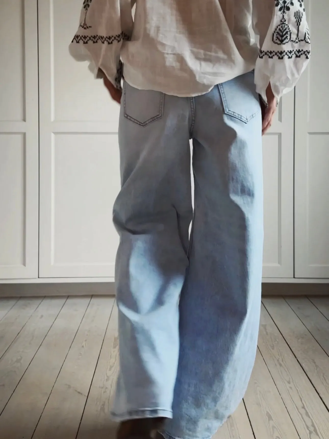 LOOSE JEANS MID WAIST STRAIGHT LEGS - LIGHT BLUE WASHED