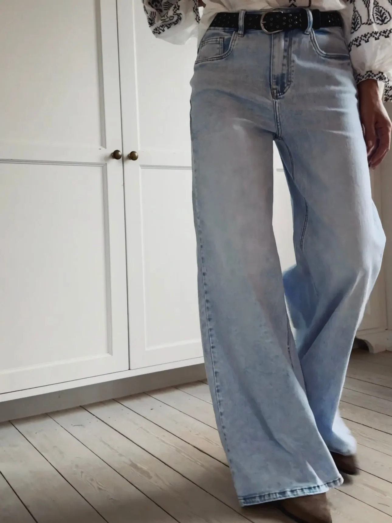 LOOSE JEANS MID WAIST STRAIGHT LEGS - LIGHT BLUE WASHED