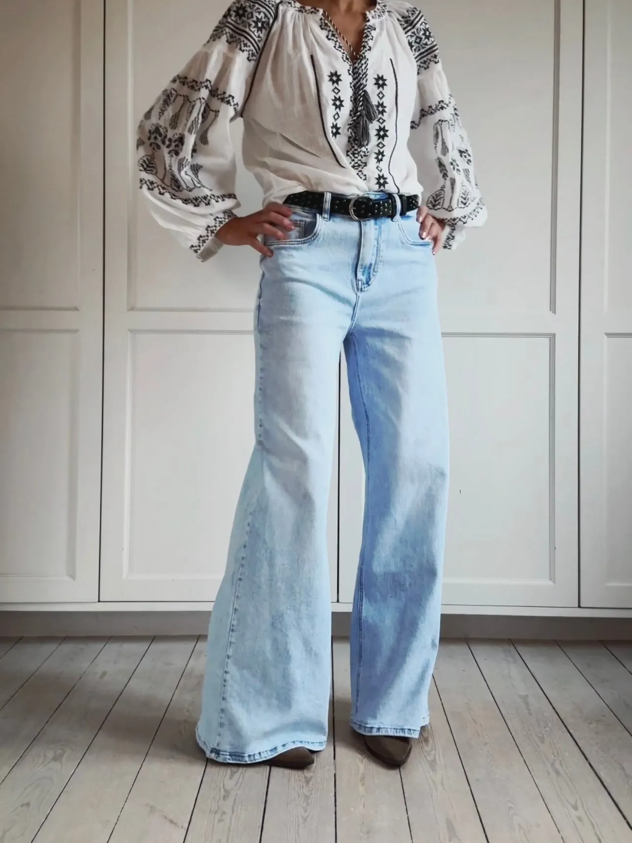 LOOSE JEANS MID WAIST STRAIGHT LEGS - LIGHT BLUE WASHED