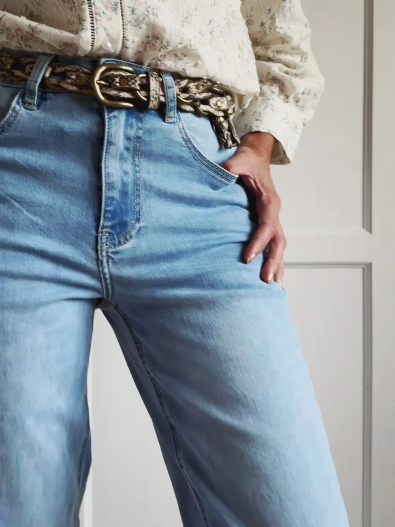 LOOSE STRAIGHT LEG JEANS - LIGHT BLUE