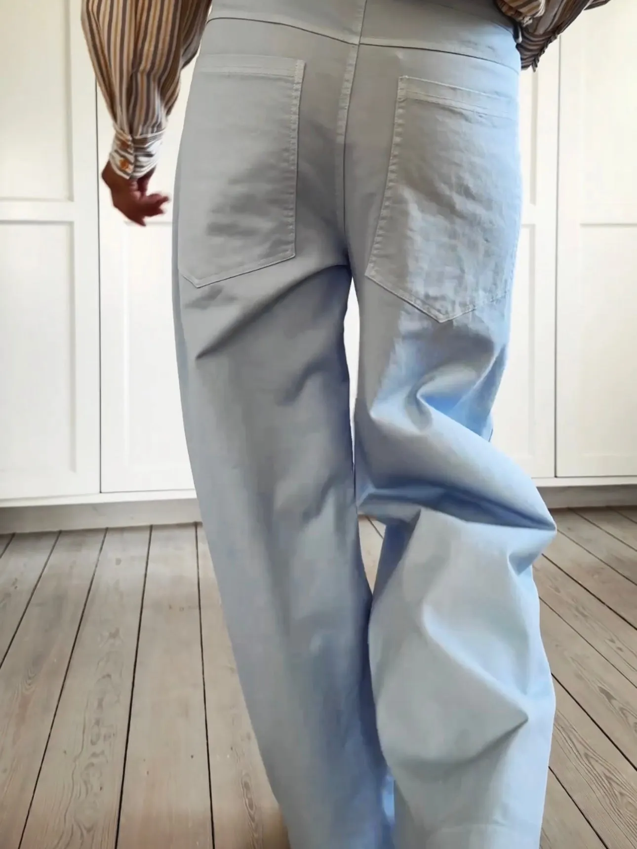 LOOSE STRAIGHT LEG JEANS - LIGHT BLUE