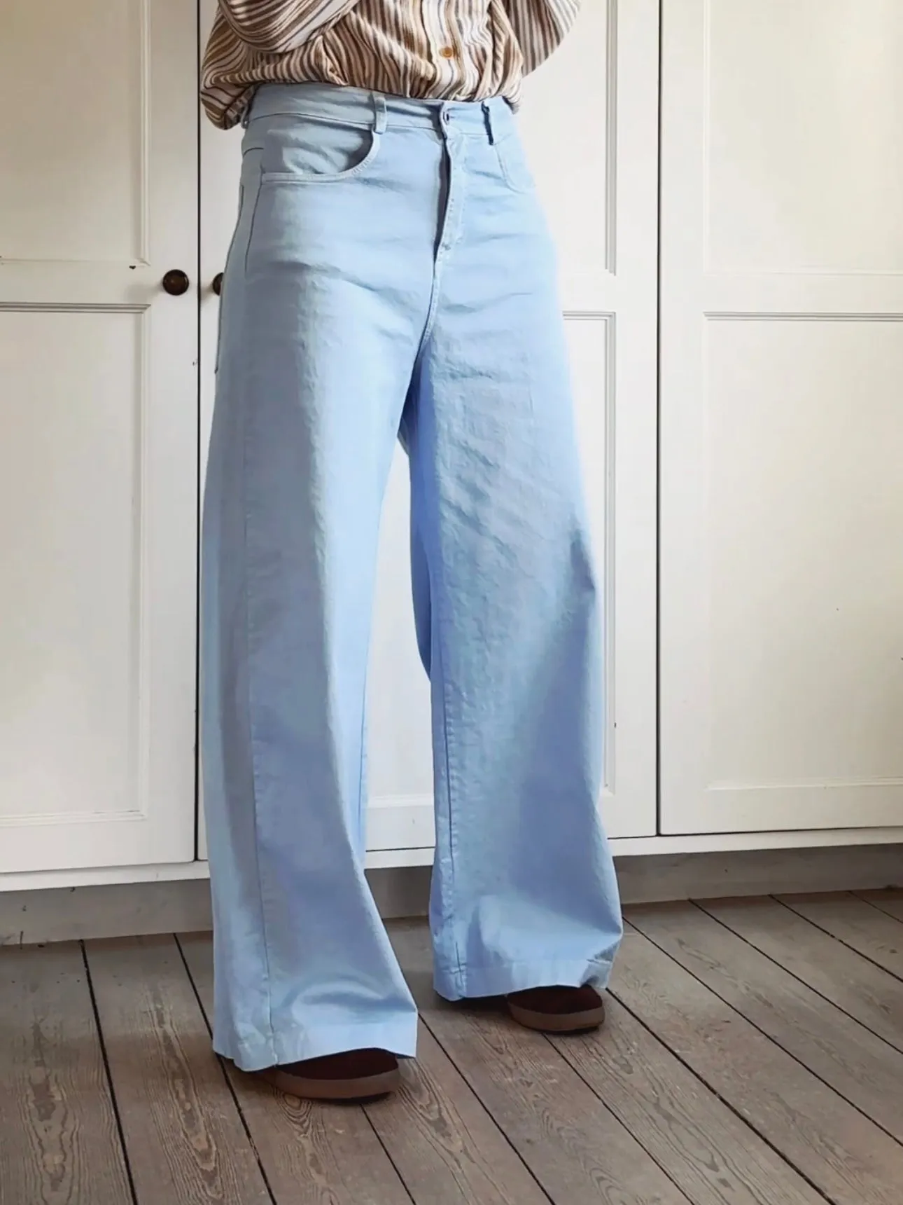 LOOSE STRAIGHT LEG JEANS - LIGHT BLUE