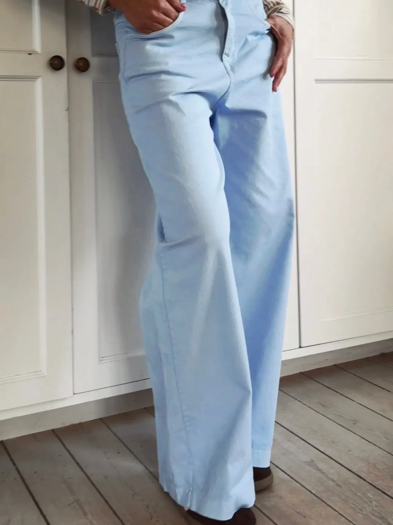 LOOSE STRAIGHT LEG JEANS - LIGHT BLUE
