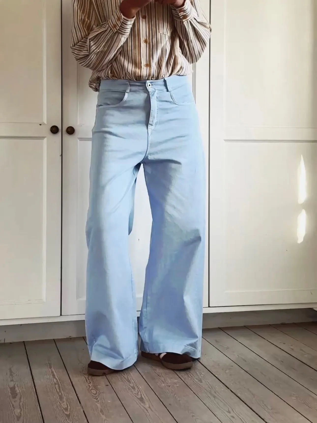 LOOSE STRAIGHT LEG JEANS - LIGHT BLUE