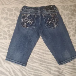 Miss Me Bermuda blue jean shorts sz 27 pre-owned excellent condition..