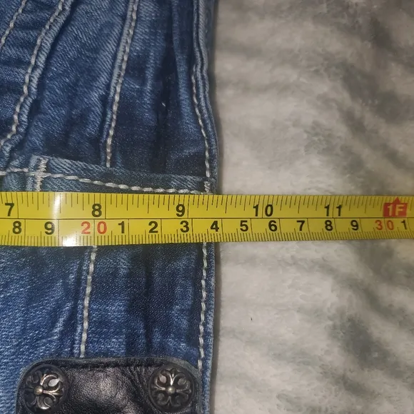 Miss Me Bermuda blue jean shorts sz 27 pre-owned excellent condition..