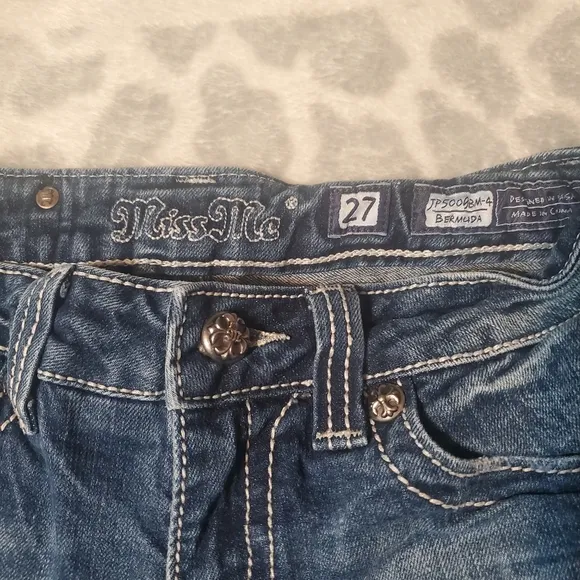 Miss Me Bermuda blue jean shorts sz 27 pre-owned excellent condition..