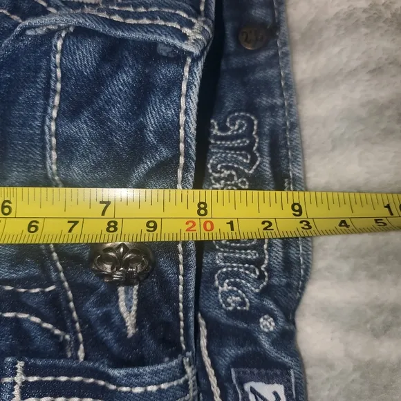 Miss Me Bermuda blue jean shorts sz 27 pre-owned excellent condition..