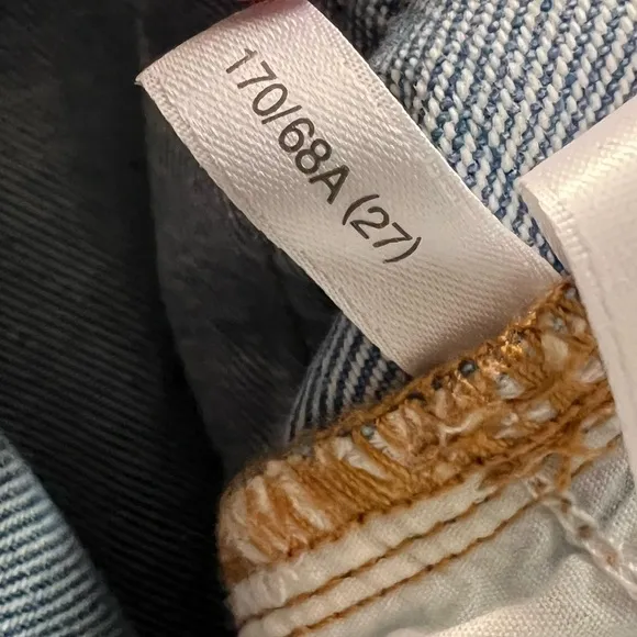 Mo&amp;Co cropped wide-leg jeans in light blue size 27.