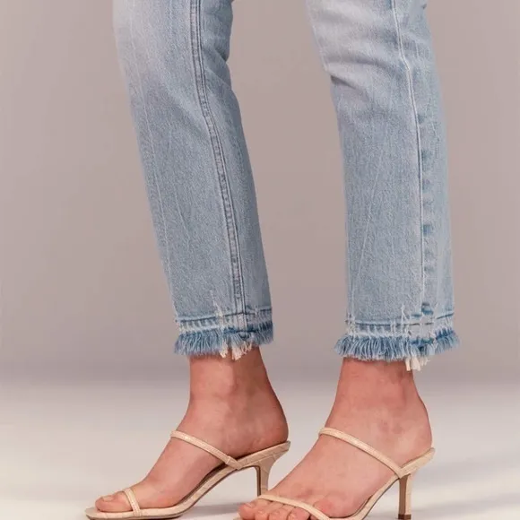 NEW ABERCROMBIE AND FITCH HIGH RISE MOM