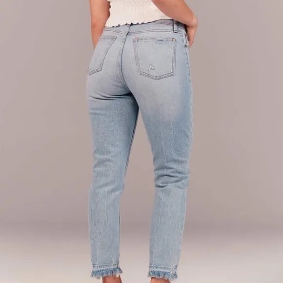 NEW ABERCROMBIE AND FITCH HIGH RISE MOM