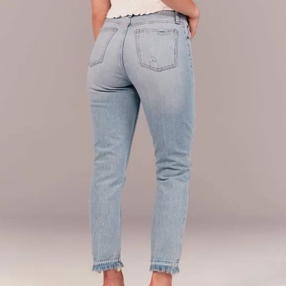 NEW ABERCROMBIE AND FITCH HIGH RISE MOM
