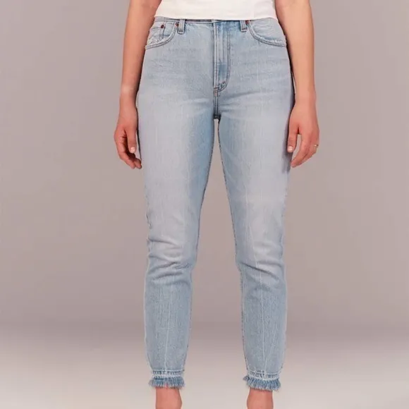 NEW ABERCROMBIE AND FITCH HIGH RISE MOM