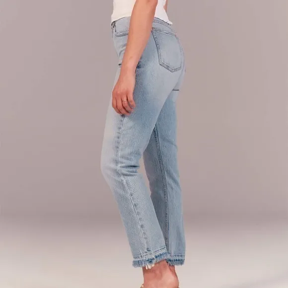 NEW ABERCROMBIE AND FITCH HIGH RISE MOM