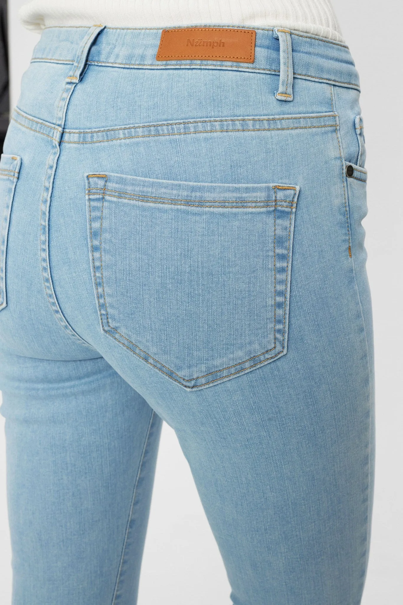 NUSIDNEY CROPPED JEANS - Light Blue Denim