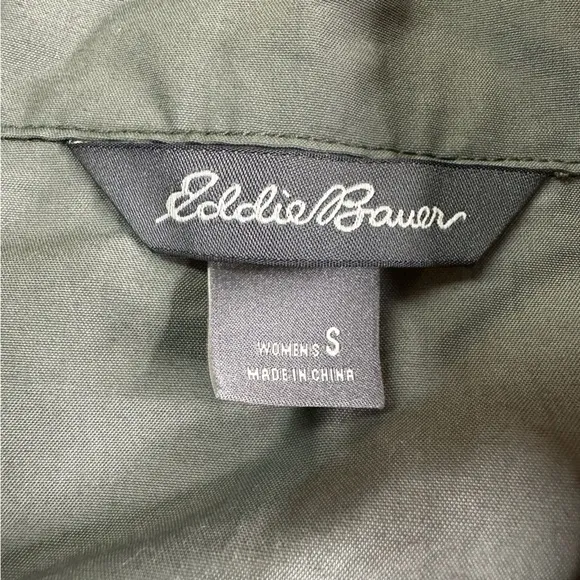 NWT Eddie Bauer Trekker Vest. Size Small