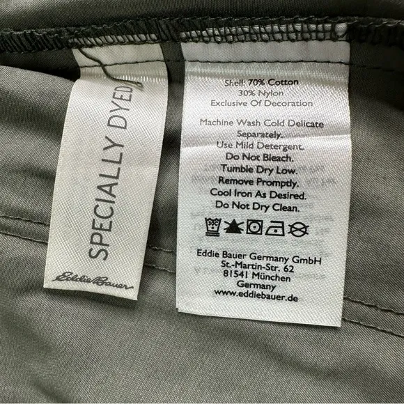 NWT Eddie Bauer Trekker Vest. Size Small