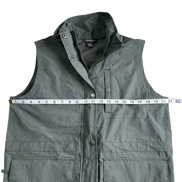 NWT Eddie Bauer Trekker Vest. Size Small